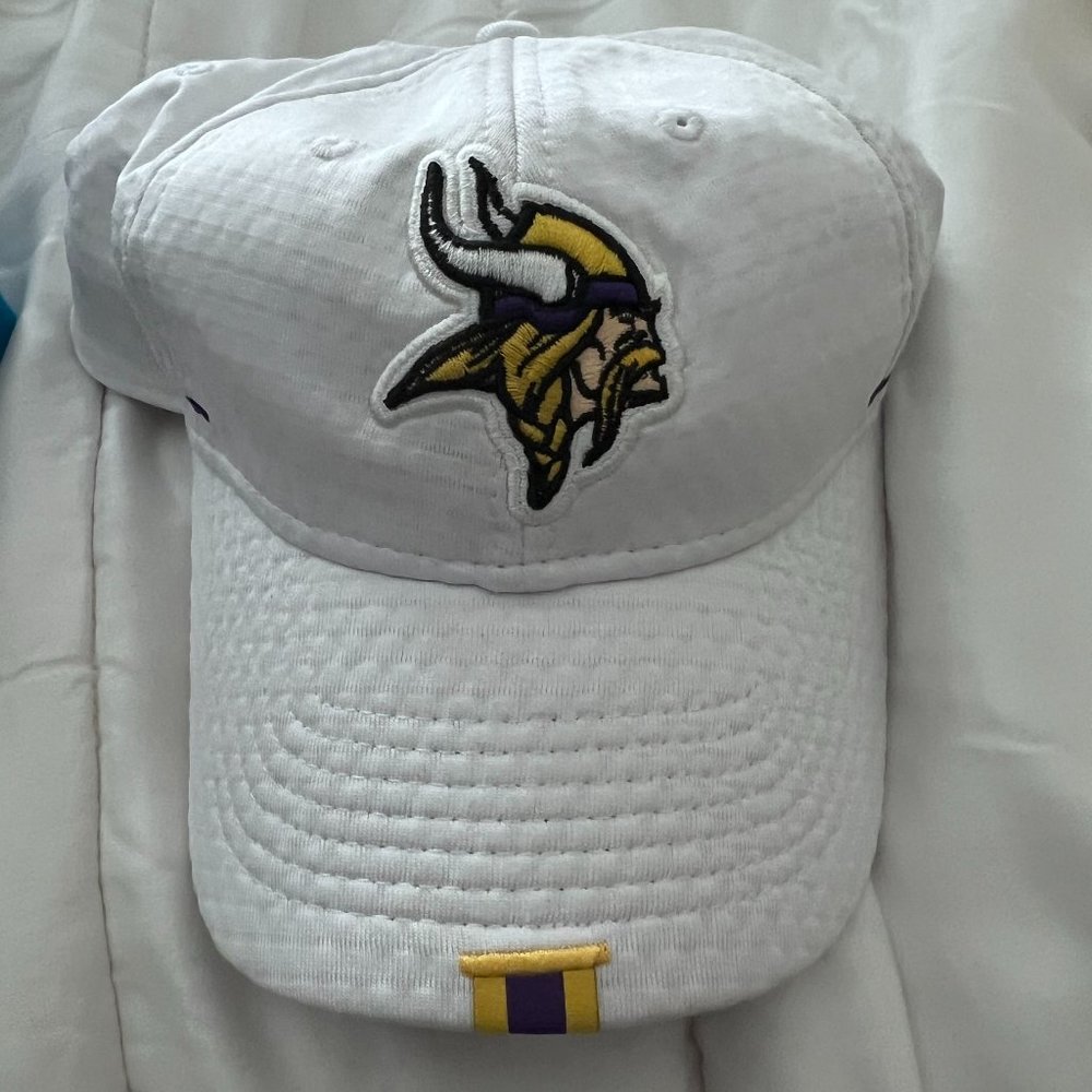 Minnesota Vikings Adjustable Hat - Like New